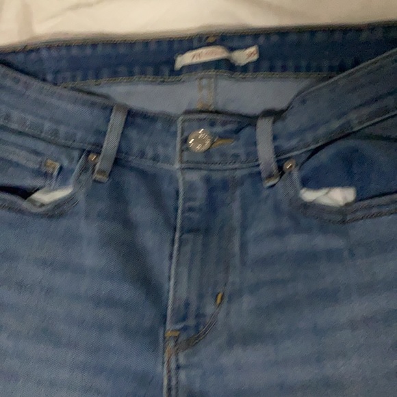Levi’s 711 Blue jeans. - Picture 2 of 6